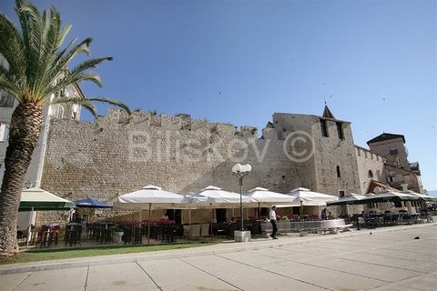 www.biliskov.com  ID: 13918 Trogir For sale on the waterfront, in the historical center of the city of Trogir, an object - a historical palace, with a building permit for reconstruction into a heritage hotel. The building is a cultural monument from ...