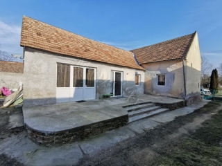 Price: £15,867.00 Category: House Area: 104 sq.m. Plot Size: 1900 sq.m. Rooms: 5 Bedrooms: 3 Bathrooms: 1 Location: Countryside Estate view: towards yard Electricity: yes Internet: It's possible Phone: It's possible Tv: It's possible In the (very) fa...