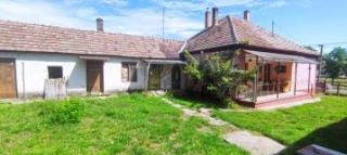 Price: £24,402.00 Category: House Area: 78 sq.m. Plot Size: 1960 sq.m. Bedrooms: 3 Bathrooms: 1 Location: Countryside Electricity: yes £24.402 All-in costs, excluding 4% tax Address: Sávoly, Somogy , Hungary Category: South West Hungary Property type...