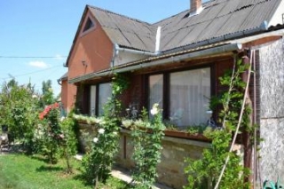 Price: £38,061.00 Category: House Plot Size: 2750 sq.m. Rooms: 1 Bedrooms: 2 Bathrooms: 1 Location: Countryside £38,061 All-in costs, excluding 4% tax Great house in excellent condition at 25 km from Lake Balaton. The house was built in 2003 and is i...
