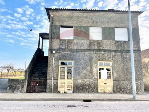 House T4 for restoration inserted in a land of 500 m², located in the parish of Balazar, Póvoa de Varzim. It is a detached villa with 184 m2 and with a large outdoor space. This villa is next to all kinds of services, commerce and public transport be...