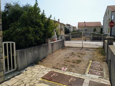 My apartment is located in beautiful and sunny town Vodice. Perfect vacation spot for everybody, offers plenty attractions for families with kids and there is a great night life for young people. Enjoy your time here and make some great memories Apar...