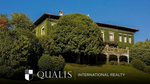 At the Lago Maggiore lies this beautiful, historic villa. Lake Maggiore is one of the beautiful Italian lakes in the north, close to Lake Como and Lake Garda. The villa was built around 1900, surrounded by a beautiful centuries-old park with camellia...