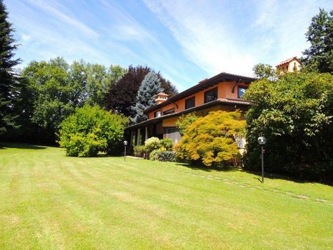     Elegance and Prestige at the Gates of Arona! A few minutes from the beaches of Lake Maggiore, in a verdant hilly area, for sale an important villa of large size (about 1000 square meters) set in a beautiful park (about 12000) with swimming pool a...