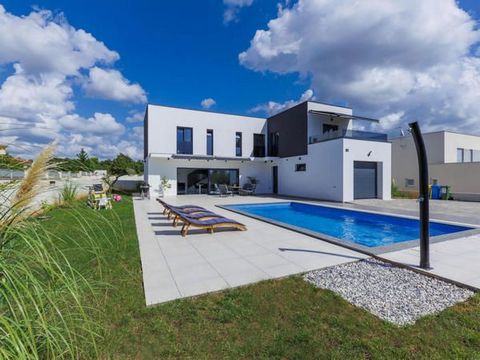 Location: Istarska županija, Vodnjan, Vodnjan. Vodnjan, modern newly built villa with pool. Vodnjan, located in southern Istria, about 10 kilometers north of Pula, is a charming town best known for its olive oil production. Walking through the old pa...