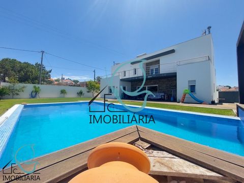 Vrijstaande, moderne villa met 4 slaapkamers in Vila Nova de Santo André Op slechts een paar minuten van het strand vindt u deze fantastische villa met een uitstekende buitenruimte, tuin en een zwembad van 10 meter waar u kunt genieten van familiemom...