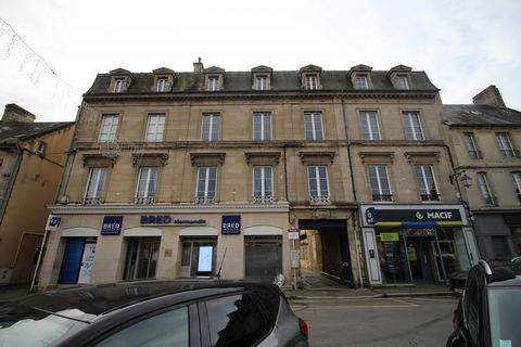 Su empresa ADDE Immobilier le ofrece: Oportunidad única de inversión en el corazón del centro de la ciudad de Bayeux. Este apartamento F2, actualmente alquilado, ofrece no solo un entorno de vida muy agradable, sino también una rentabilidad inmediata...