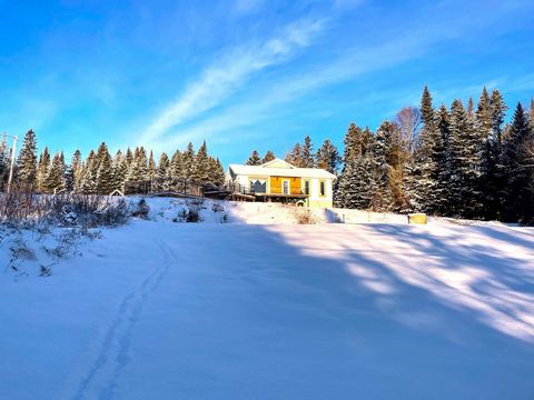 Date of occupency et notary flexible. Lots of renovation in 2022 to 2023. New air exchanger from 2023. Possibility to have up to 5 dogs. Sensational property of choice for nature lover and snowmobile. Comprising more than 4 bedrooms, 2 bathrooms. Sev...