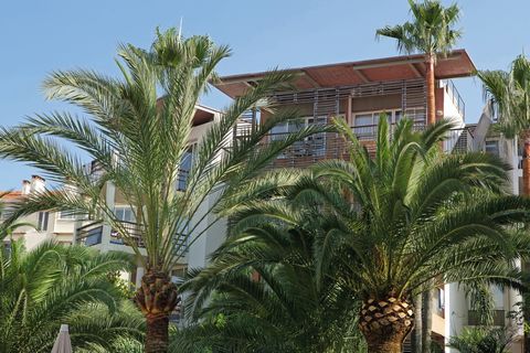 YOUR PREMIUM RESIDENCE Facing the marina, close to the old town of Antibes and a sandy beach, the Port Prestige residence offers many opportunities for urban and spa stays throughout the year. The residence, designed by Christian de Portzamparc, is i...