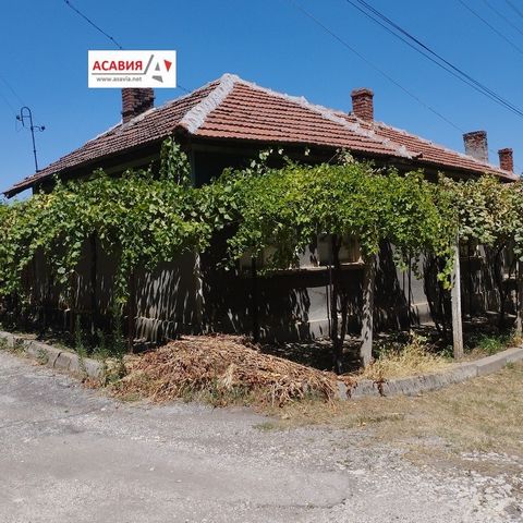 Te koop is een huis met een tuin op een rustige plek aan het begin van het dorp Zgalevo. Het perceel is hoek en langs de twee straten zijn er 80 stuks. Asmi. Het huis is van baksteen, met vier kamers, een badkamer met toilet, een glazen terras en een...