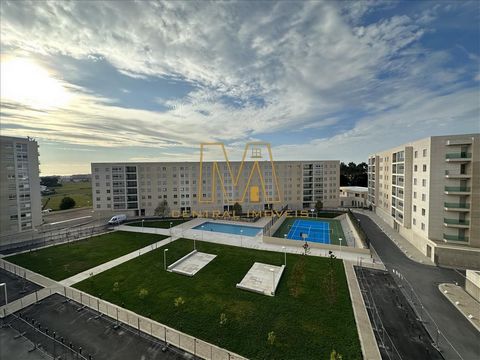 Aproveite esta excelente oportunidade para adquirir este apartamento T3 em condomínio fechado, com uma área total de 192 m2, localizado na Maia, distrito do Porto. Com boa exposição solar, o apartamento fica situado no 5º andar em prédio com elevador...