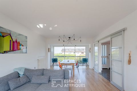 Située à quelques encablures de la plage de Gold Beach et son incontournable port, cette lumineuse maison de 144m2 ( au sol ) avec jardin se développe sur trois niveaux.  Ici la priorité est donnée à la lumière, fil conducteur de ce refuge douillet, ...