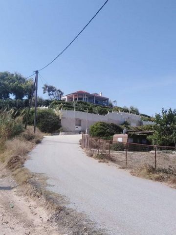 Mourteri, Agios Merkourios, Villa aan het strand 250 m² op 70 m van het strand in uitstekende staat, constructie '96, renovatie '03, veiligheid PVC hek, gemeubileerd, alarm, op een perceel van 5.200 m², centrale verwarming, airconditioning (twee eenh...