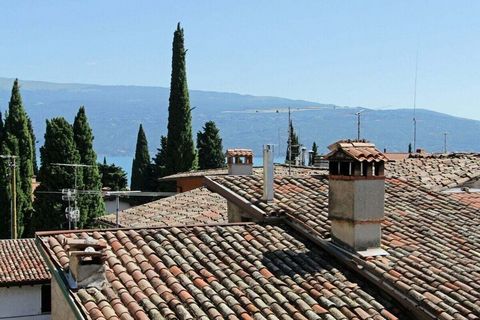 Nello splendido paesaggio del Lago di Garda, nel centro del paese di Toscolano-Maderno, affittiamo un appartamento per vacanze in una casa tranquilla, splendidamente ristrutturata (è sotto tutela). La casa è modernamente arredata, dispone di riscalda...