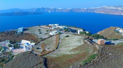 Esta excepcional parcela de 16.731,23 metros cuadrados en Akrotiri, la encantadora Santorini, ofrece increíbles vistas al mar y viene con un permiso de construcción aprobado para un hotel de 5 estrellas, un activo raro y valioso ya que no se emiten n...