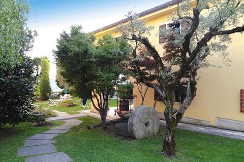 Ex filanda del 1800 su azienda vinicola di 15.000 mq alle porte di Costermano. Vivi in mezzo alla natura meravigliosa, sopra Garda, con una splendida vista sul Lago di Garda. L'edificio, che è un edificio storico, è stato ricostruito in modo da poter...