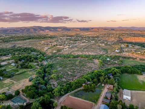 Willkommen zu einer der unglaublichsten Entwicklungsmöglichkeiten im Herzen von Arizonas Weinland: 1500 Whatever Way, Cornville, AZ 86325.Dieses erstklassige unbebaute Grundstück von 48 Hektar bietet alles: atemberaubende Ausblicke auf das gesamte Ve...