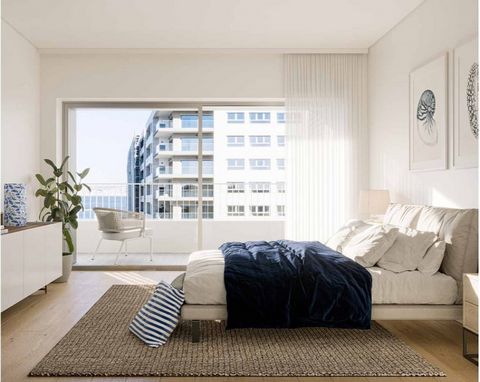 3-bedroom apartment, in Seixal (Lisbon area), with a bright and spacious living room extending, through large bay windows, to the West facing balcony and the much desired outdoor space. Kitchen fully equipped with high-end appliances, reversible air ...