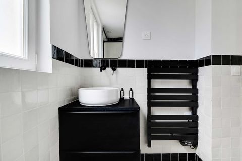 Checkmyguest oferuje Ci czarujący apartament o powierzchni 30 m² w sercu dzielnicy Beaugrenelle w Paryżu. Ta elegancka i wygodna przestrzeń mieszkalna obejmuje wyrafinowaną sypialnię, idealną na przyjemny pobyt w stolicy. Ten apartament, położony w j...