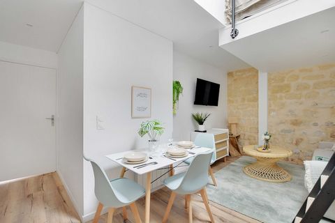 Checkmyguest vous propose ce charmant appartement de 28 m2, situé dans la ville du Kremlin-Bicêtre. Parfait pour un séjour non loin de Paris 13, ce logement comprend une chambre cosy et divers équipements, ce qui en fait un véritable bijou à deux pas...