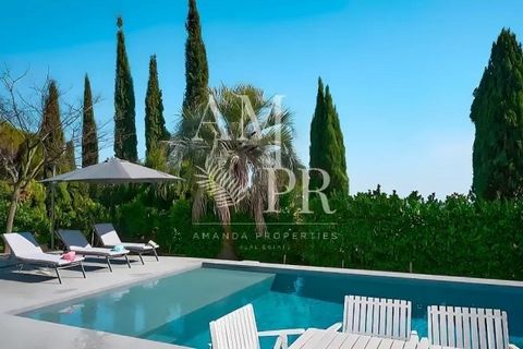 Situated at the foot of the famous old village of Mougins, this magnificent modern Provençal-style property offers breathtaking panoramic views all the way to the sea. With a floor area of around 286 m², this bright and charming villa has recently be...