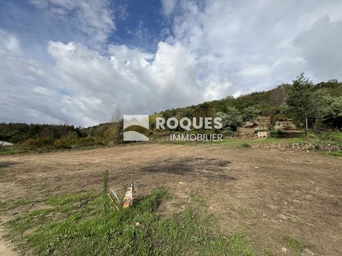 Sur la commune du Poujol sur Orb, proche de Lamalou les bains, superbe terrain constructibe, viabilisé, d'une superfie totale de 4 910m2 dont 1 500m2 constructible. Le terrain a été entièrement terrassé et bénéficie d'une superbe vue dégagée avec une...