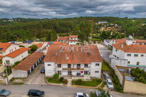 Identificação do imóvel : ZMPT571410 Ce spacieux appartement de 2 chambres, situé dans le quartier calme de Vidigal à Leiria, est une excellente opportunité pour ceux qui recherchent une propriété qui allie confort, emplacement stratégique et qualité...