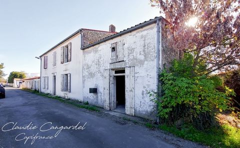 Découvrez cette MAISON EN PIERRE de 247 m² à rénover entièrement, située dans le paisible village de NUAILLE D'AUNIS, à seulement 15 minutes de LA ROCHELLE. L'ensemble offre un potentiel d'aménagement intéressant, avec deux maisons actuellement relié...