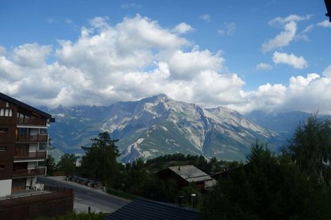 Welcome to a delightful 3-star apartment located in the picturesque resort of Nendaz, Switzerland. Perfectly situated near the village center and just a short stroll from the cable cars, this comfortable 39 m² retreat accommodates up to 6 guests, mak...