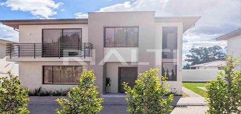 Inmueble-PRO-042 Tired of living next to your neighbor's wall? I present these beautiful houses for sale NOT SEMI-DETACHED located in a privileged and exclusive sector of PifoThe complex has two types of houses and the main feature is that NO HOUSE I...