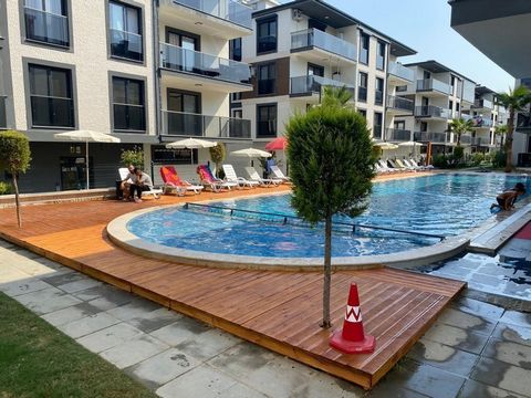 Ons appartement gelegen in Kuşadası, Davutlar De camping heeft een kinderspeelplaats Zwembad openen en sluiten Parkeerplaats openen en sluiten Markt, Bazaar, Restaurant etc. rond de site Gloednieuw 24/7 bewakingscamera Veiligheid