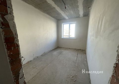 Номер в базе компании: 18634361. Предлагаем купить стройвариант просторной трехкомнатной квартиры в районе Северный. Характеристики Площадь квартиры составляет 101 квадратных метров. Объект расположен на 2 этаже 4 этажного кирпичного дома. Зонировани...