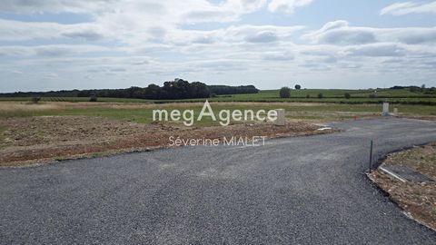 Situé à Louzac-Saint-André (16100), à 10 minutes de Cognac, ce terrain bénéficie d'un environnement paisible et attractif. Niché dans un quartier calme, propice à la tranquillité, il offre un cadre de vie agréable, idéal pour les amateurs de nature e...