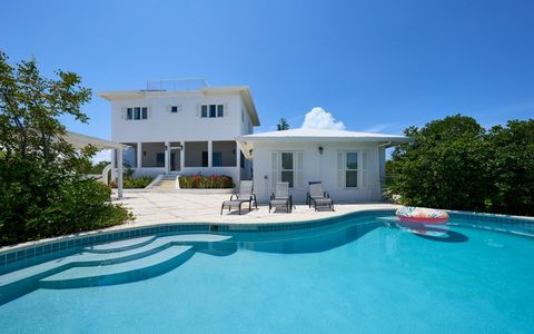 Beschrijving Surf Lodge Villa is een mooie en rustige villa met 5 slaapkamers, een zwembad en een observatiedek op de 3e verdieping. Een korte wandeling van 5 minuten van de villa naar een strand toegang tot Long Bay Beach met zijn kristalheldere ond...