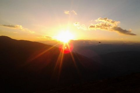 Nuestra granja orgánica está situada en una zona muy tranquila en un altiplano con una hermosa vista de las montañas Dolomitas. En nuestra finca podrás despertarte y respirar el aire fresco de la montaña y, con un poco de suerte, admirar los ciervos ...