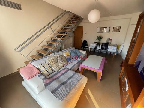 BYA02 - Banyoles; appartement. Charmante duplex te koop in het pittoreske stadje Banyoles, met een bebouwde oppervlakte van 126 m². Deze woning is functioneel verdeeld over twee verdiepingen en biedt een gezellig en ruim ontwerp.Op de benedenverdiepi...