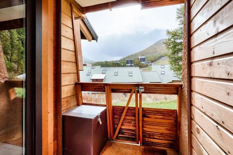 Votre location de vacances comporte : 1 séjour, 1 coin cabine, 1 cuisine, 1 salle de bain, 1 WC séparé, 1 balcon. Les atouts de votre location : Appartement au pied des pistes et des commerces, avec un balcon orienté Sud-Ouest vue sur les montagnes. ...