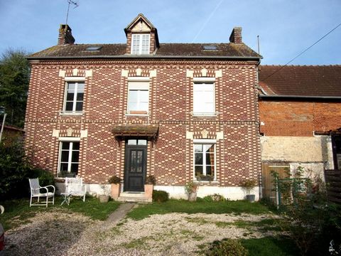 VERNON - PROCHE AUTOROUTE A13 ET GARE DE VERNON Découvrez cette belle maison pleine de caractère, idéalement située proche de Vernon au prix de 414000 euros honoraires charge vendeur. Elle se compose d'une entrée, wc avec lave-mains, d'un séjour avec...