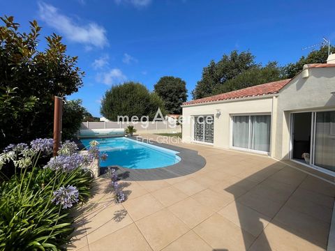 Eric Grignon – megAgence offers you this superb 150m2 house in a quiet area of ??the Sables d'Olonne urban area. Located on a plot of 717 m², it offers a perfect living environment for a family, close to shops, transport and schools. As soon as you e...