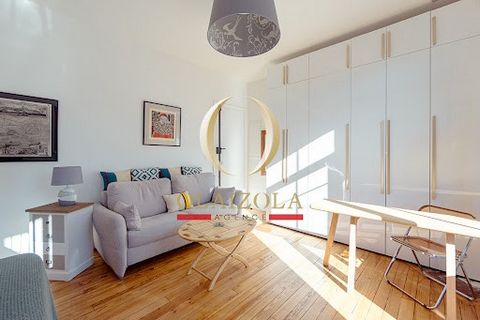 Ce charmant appartement est situé au sein de la résidence Rhune et Mer, en plein centre de Saint Jean de Luz. Niché au 2ème étage d'un immeuble de trois étages, cet appartement lumineux de 28,45 m² bénéficie d'une belle exposition plein sud, offrant ...