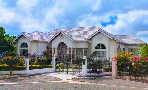 Luxury 5 Bed Villa For sale in Clarendon Jamaica Esales Property ID: es5554188 Property Location 6, Forest Close, Twin Palms Estate, May Pen, Clarendon, Jamaica JMD 55million Property Details Your Jamaican Paradise Awaits: Luxurious 5-Bedroom Home in...