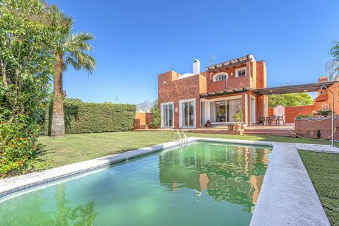 Located in Nueva Andalucía. This stunning 3 bedroom villa is located in the prestigious area of Nueva Andalucia, Marbella. With its prime location, this property offers the perfect combination of tranquility and convenience. Situated on a spacious pl...