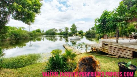 To seize: Magnificent property with a breathtaking view of its private lake (3 owners) 20 minutes from Libourne and St Emilion, 45 minutes from Bordeaux and 1h30 from the Arcachon Basin and the Ocean and Royan. Coutras, a town of 9,000 inhabitants, b...