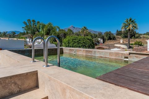 Located in Nueva Andalucía. Welcome to this stunning maisonette, an oasis of luxury and comfort, perfect for those seeking a blend of elegance and convenience. This exquisite property boasts its own private pool and beautiful terraces, creating the i...