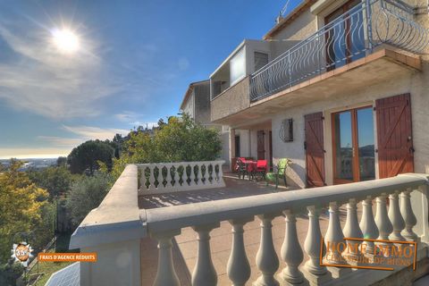 Cette belle maison lumineuse de 101 m² profite d’une superbe vue panoramique campagne, mer et montagne. Mitoyenne d’une côté, elle est actuellement partagée en deux appartements de 2-pièces chacun mais peut facilement être transformée en une maison d...