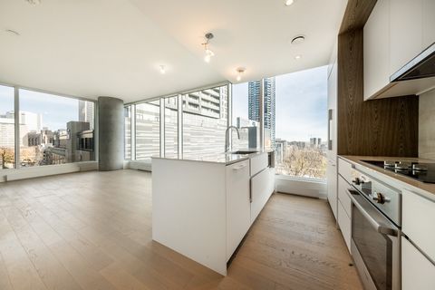 Solstice is a prestigious building in downtown Montreal on de la Montagne street. The unit features big floor-to-ceiling windows with stunning views, in addition to high-end amenities it offers easy access to transportation, shops, restaurants, and i...