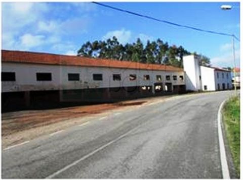 Joint sale of 3 plots of land with warehouses and industry in Abrã, Santarém. Land with a total area of 32316m2, in which more than 7000m2 are urban. Industrial facilities, ruins and services with an approximate deployment area of approximately 4000m...