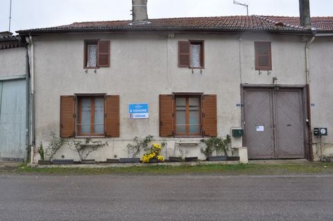 Maison de charme à la campagne paisible avec commodités à proximité. Située à quelques minutes de plusieurs commerces et services (Intermarché, lidl, cabinet médical, pharmacie, poste), cette maison combine le calme de la campagne avec la proximité d...