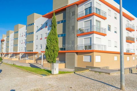 Find the comfort and convenience you've always wanted in this 4 bedroom apartment in Setúbal! Set in a modern five-storey building with an elevator, this apartment is on the first floor and offers high-quality finishes that ensure an elegant and welc...