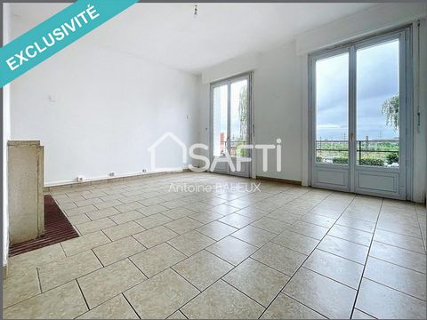 Proche du centre et de la gare de Douai, appartement de 86 m², comprenant : une entrée, un WC, un séjour lumineux, une cuisine, une salle d'eau, trois belles chambres avec placards intégrés, ainsi qu'une cave. Le chauffage ainsi que l'eau sont compri...